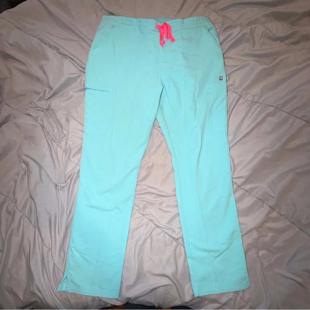 Figs Women’s Neon Blue Scrub Set - Picture 5 of 5